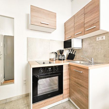 Raj Living - Studio Wohnungen - 15 Min Zur Messe Dus デュッセルドルフ エクステリア 写真