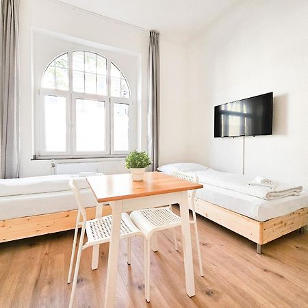 Raj Living - Studio Wohnungen - 15 Min Zur Messe Dus デュッセルドルフ エクステリア 写真
