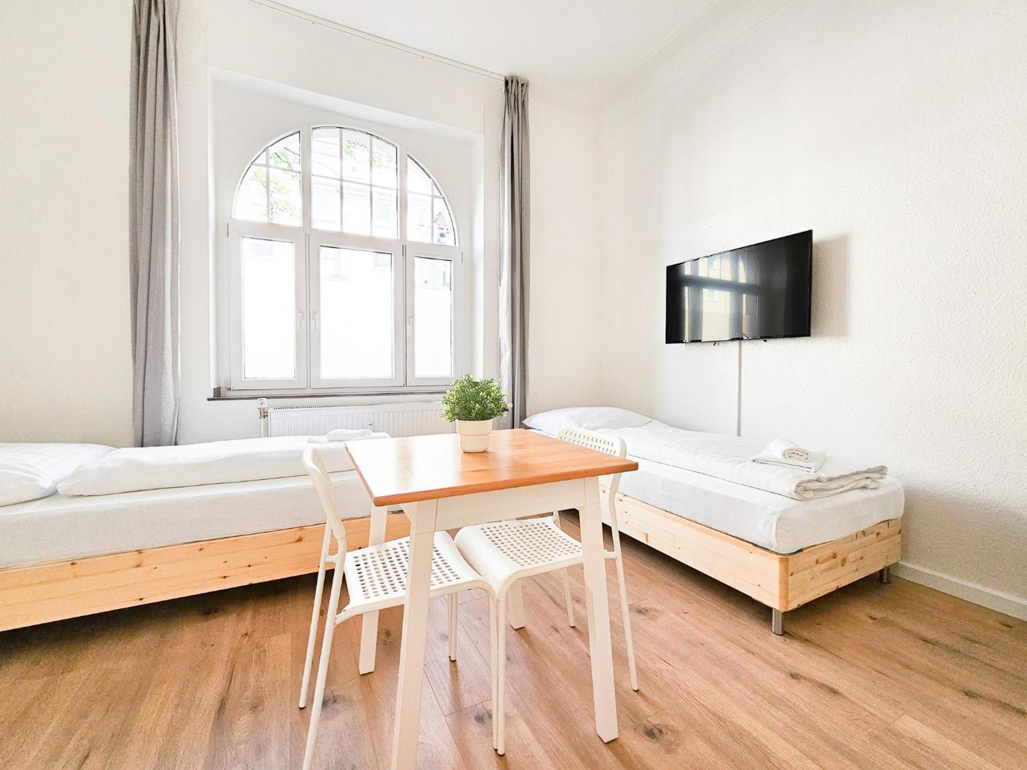 Raj Living - Studio Wohnungen - 15 Min Zur Messe Dus デュッセルドルフ エクステリア 写真