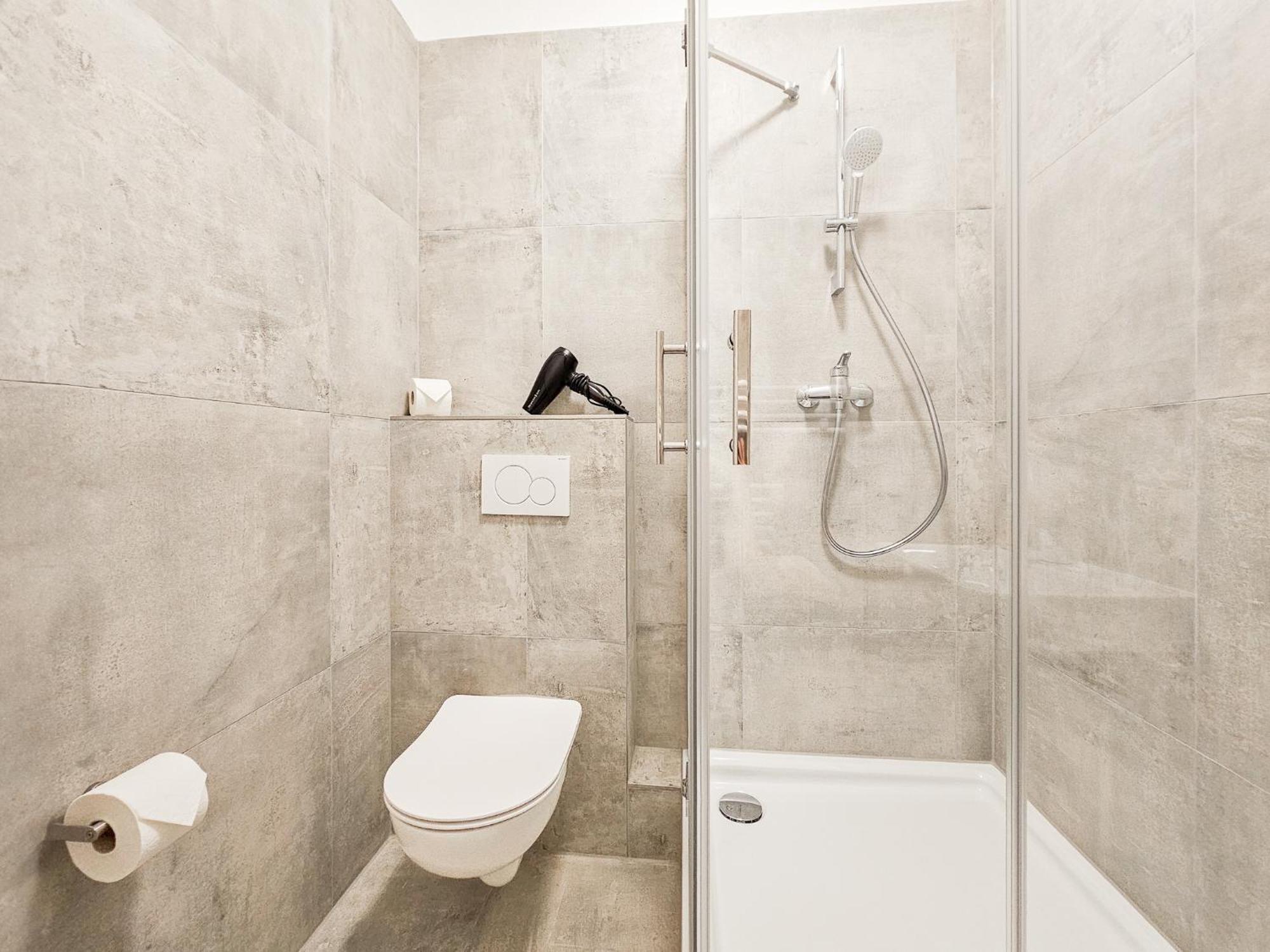 Raj Living - Studio Wohnungen - 15 Min Zur Messe Dus デュッセルドルフ エクステリア 写真