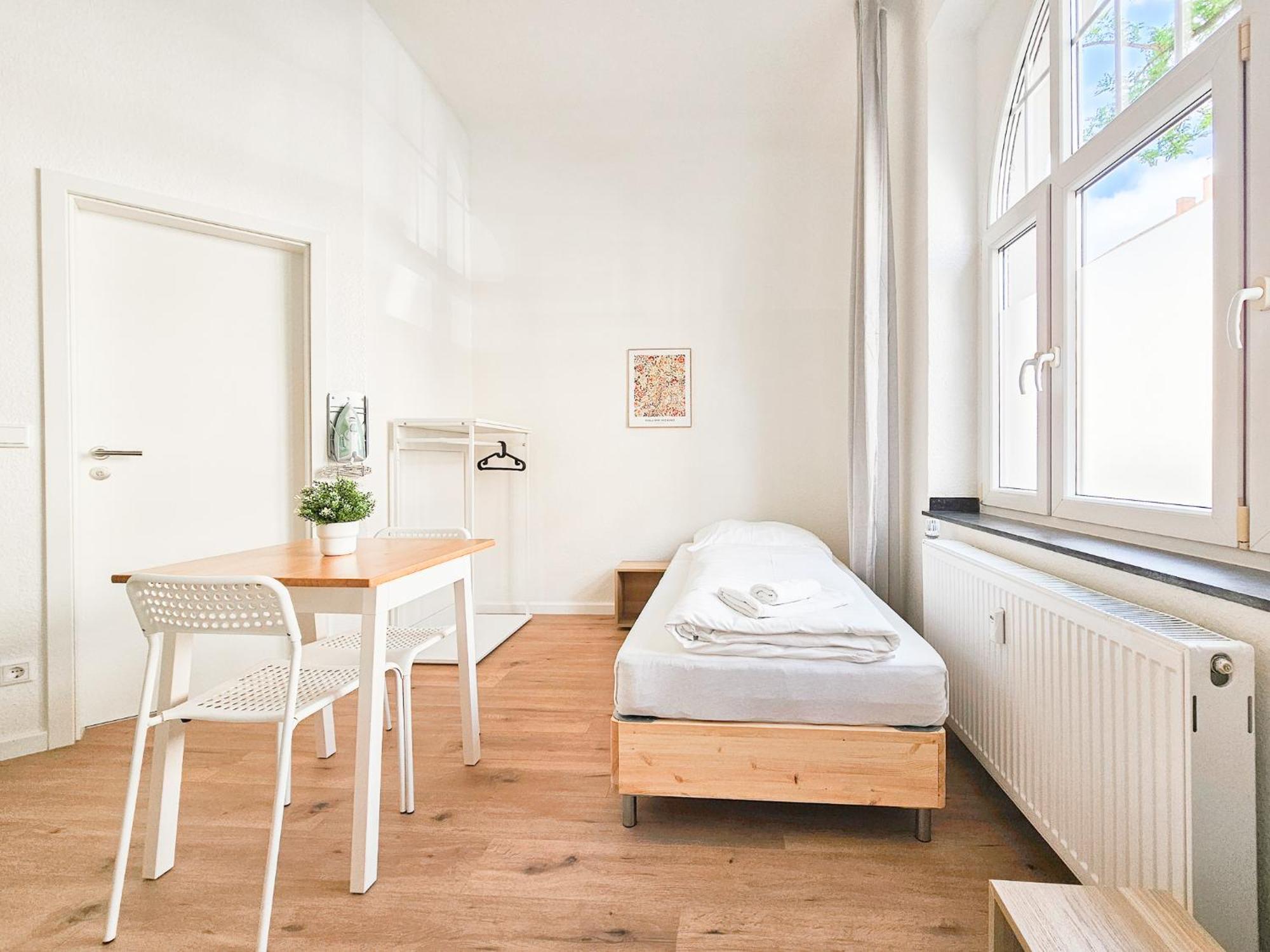 Raj Living - Studio Wohnungen - 15 Min Zur Messe Dus デュッセルドルフ エクステリア 写真