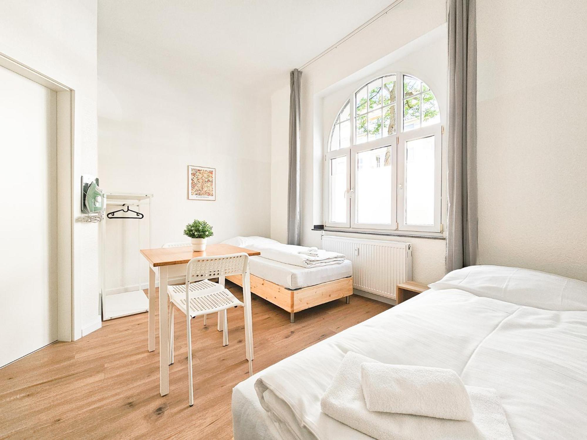 Raj Living - Studio Wohnungen - 15 Min Zur Messe Dus デュッセルドルフ エクステリア 写真