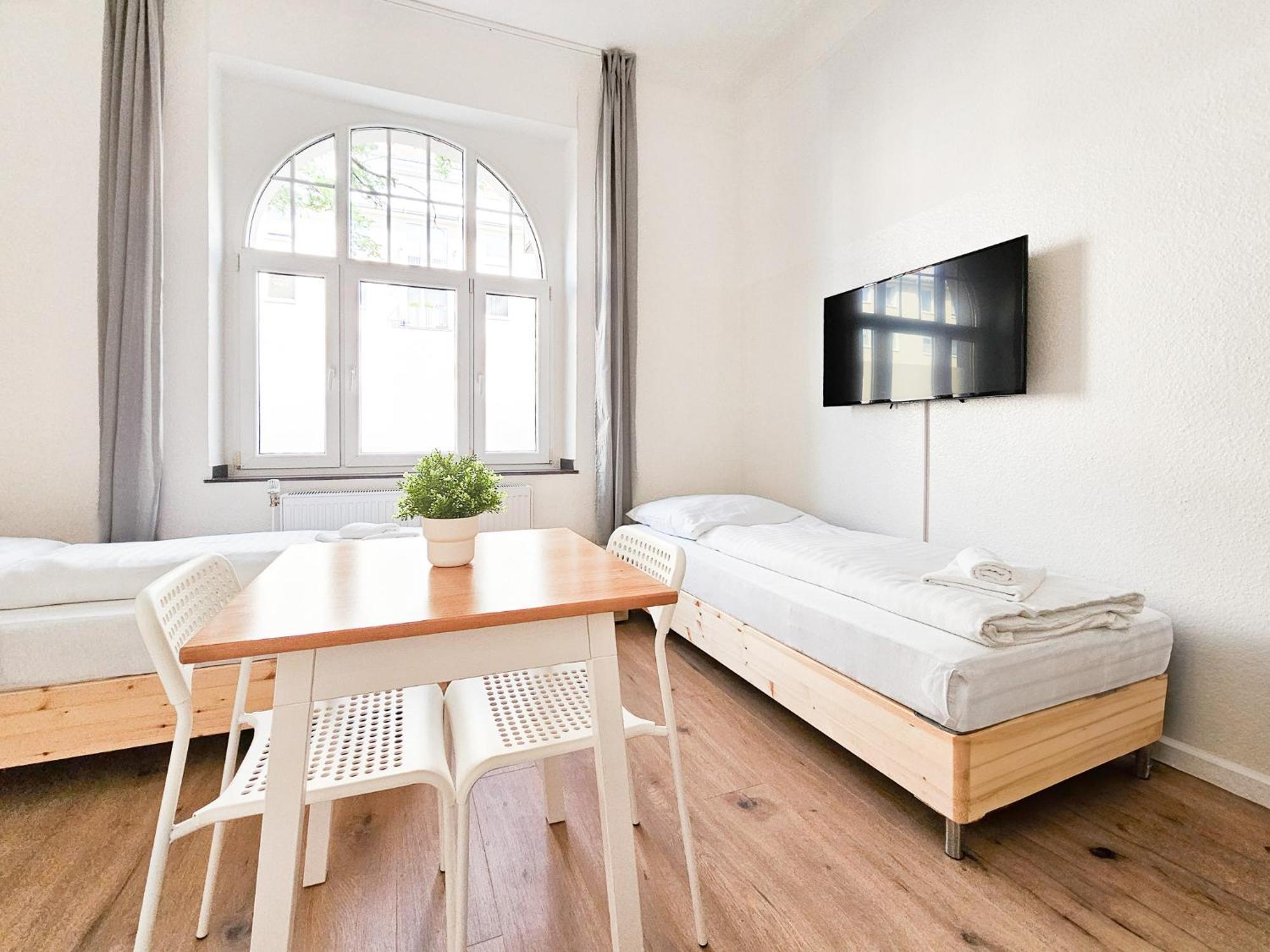 Raj Living - Studio Wohnungen - 15 Min Zur Messe Dus デュッセルドルフ エクステリア 写真