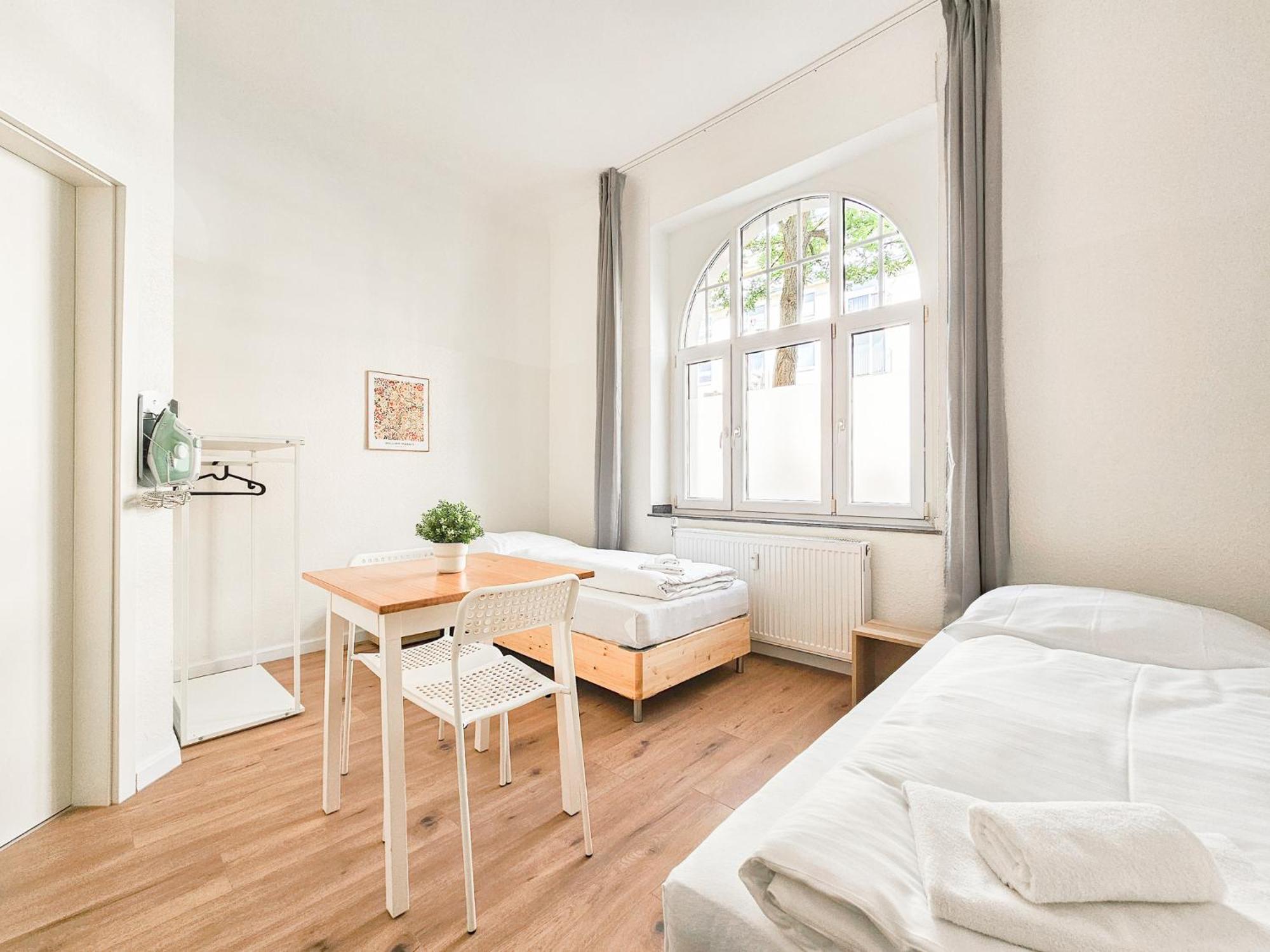 Raj Living - Studio Wohnungen - 15 Min Zur Messe Dus デュッセルドルフ エクステリア 写真