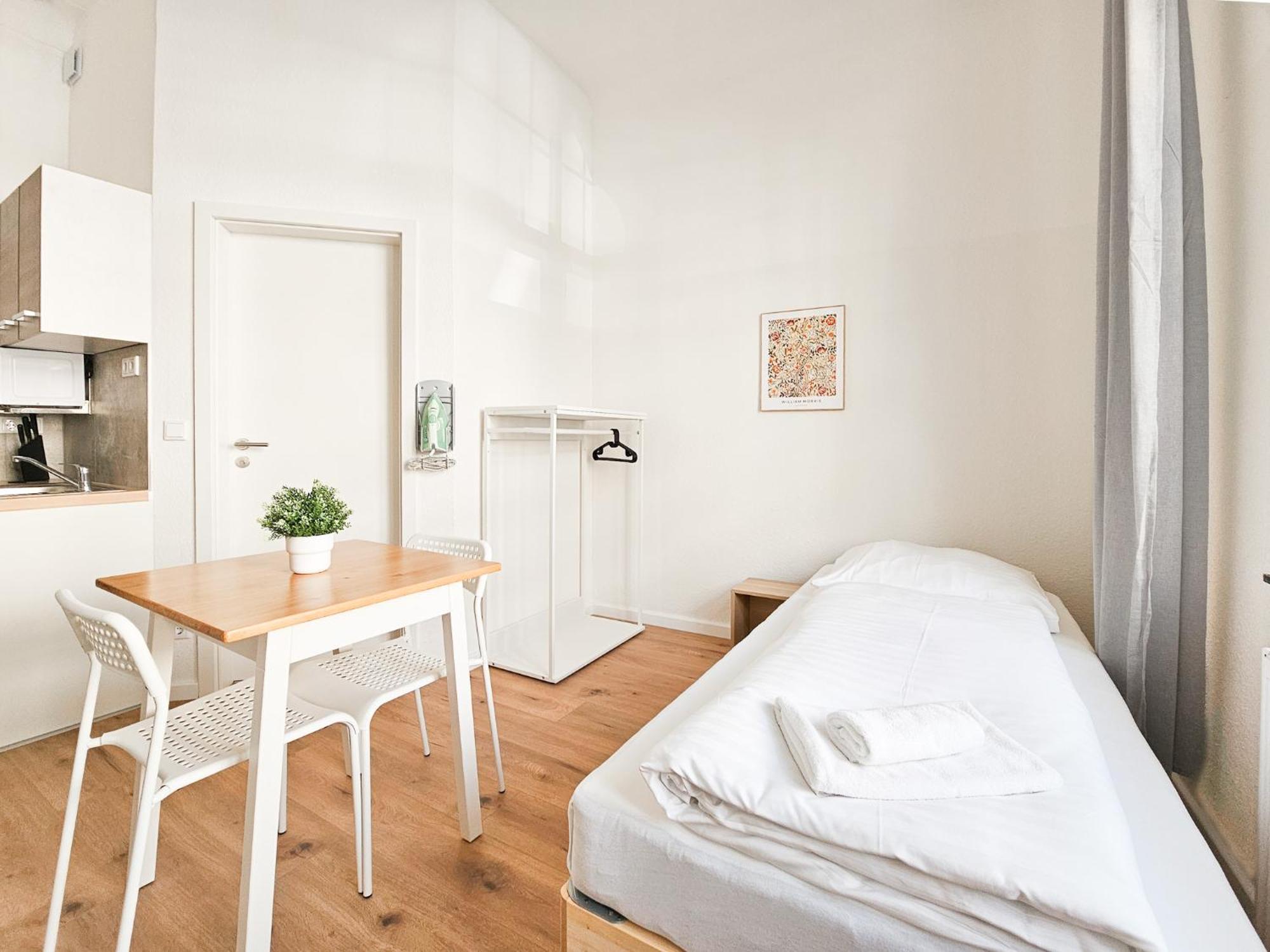 Raj Living - Studio Wohnungen - 15 Min Zur Messe Dus デュッセルドルフ エクステリア 写真